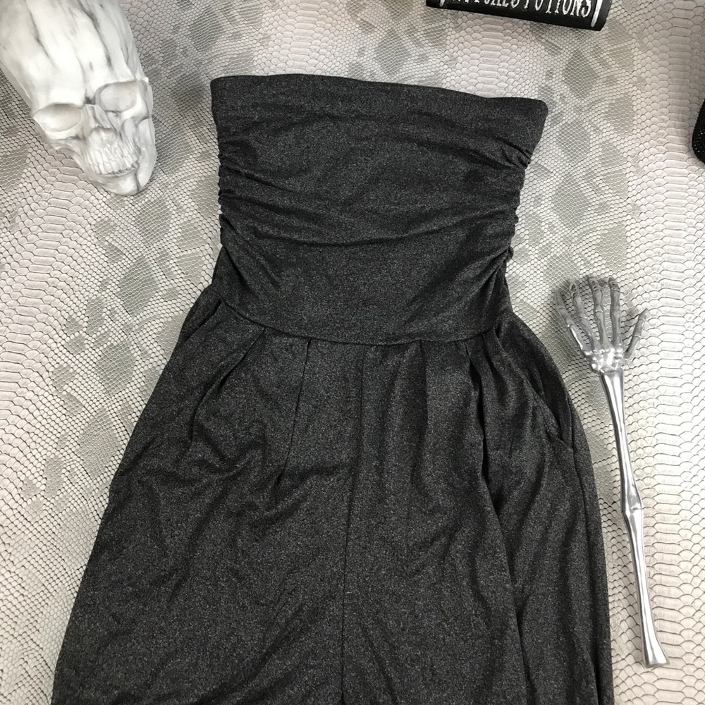 Charcoal grey strapless romper w pockets - Picture 2 of 6